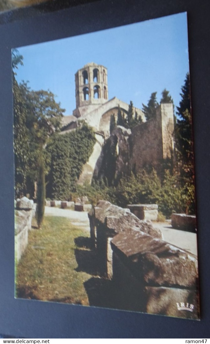 Arles - Les Alyscamps, Nécropole Antique, L'église St. Honnorat - Sarcophages En Premier Plan - Soc. P.E.C., Marseille - Eglises Et Cathédrales