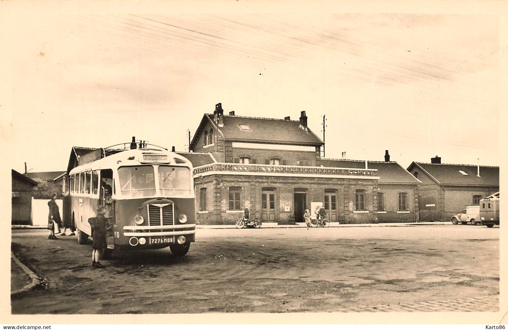 Avesnes * La Gare * Autobus Ancien " AVESNES " Marque Type Modèle ? * Autocar Car Bus * Ligne Chemin De Fer Du Nord - Avesnes Sur Helpe