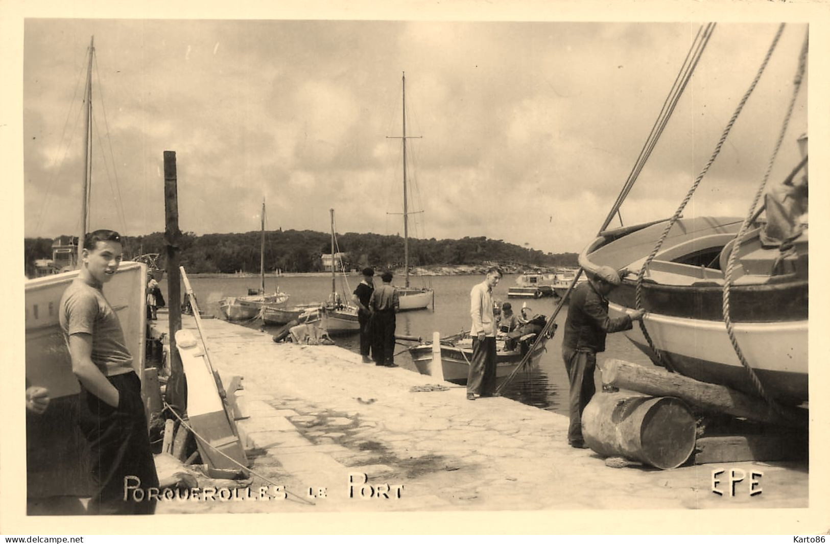 Porquerolles * Carte Photo * Le Port * Bateaux De Pêche Et Pêcheurs - Porquerolles