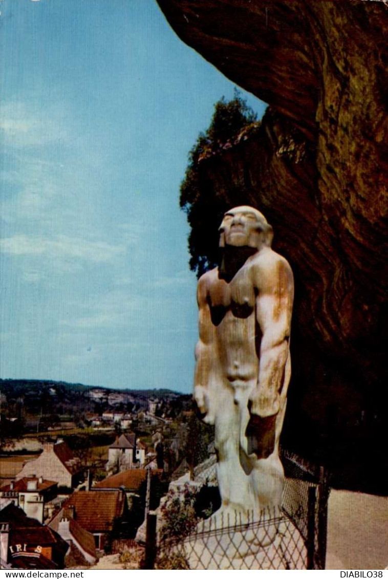 LES EYZIES   DE TAYAC    ( DORDOGNE )   STATUE DE L ' HOMME DE CRO-MAGNON - Les Eyzies