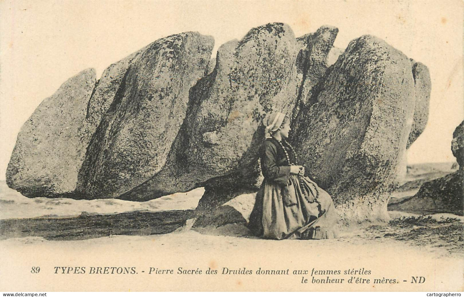 France Types Bretones Pierre Sacree Des Druides - Dolmen & Menhire