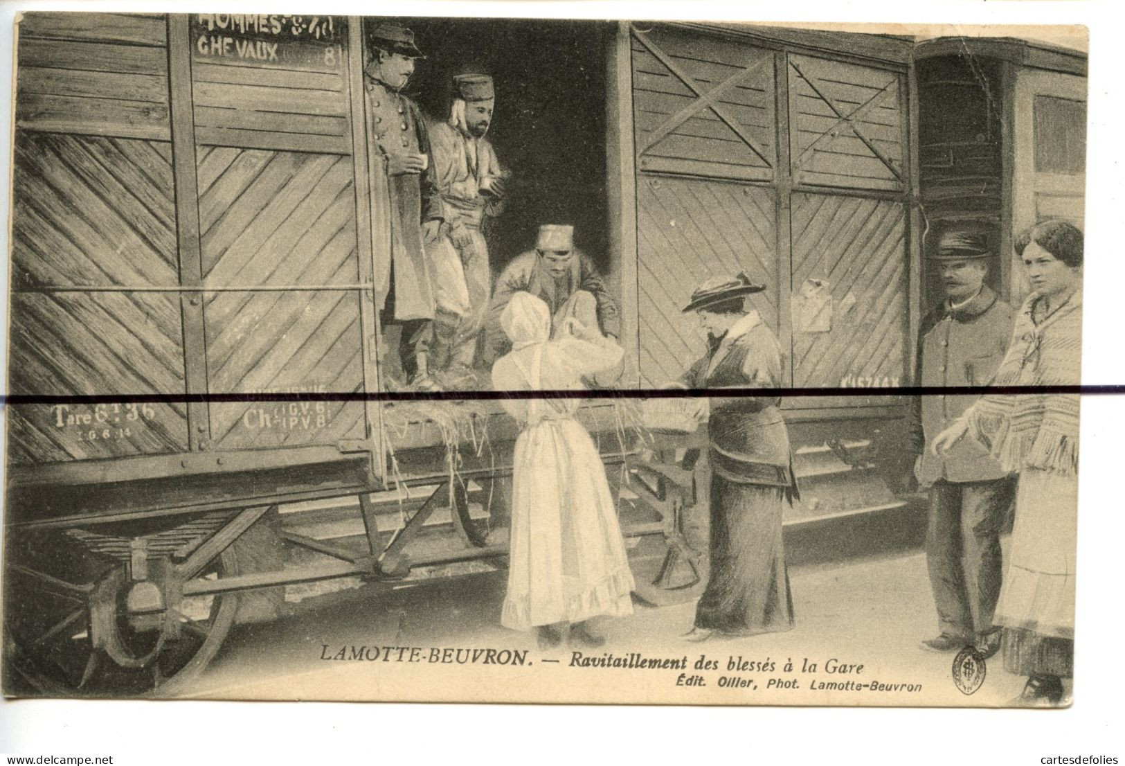 CPA  . D41. La MOTTE BEUVRON . Ravitaillement Des Blessés à La Gare . Pli En Haut A Droite De La Carte - Lamotte Beuvron