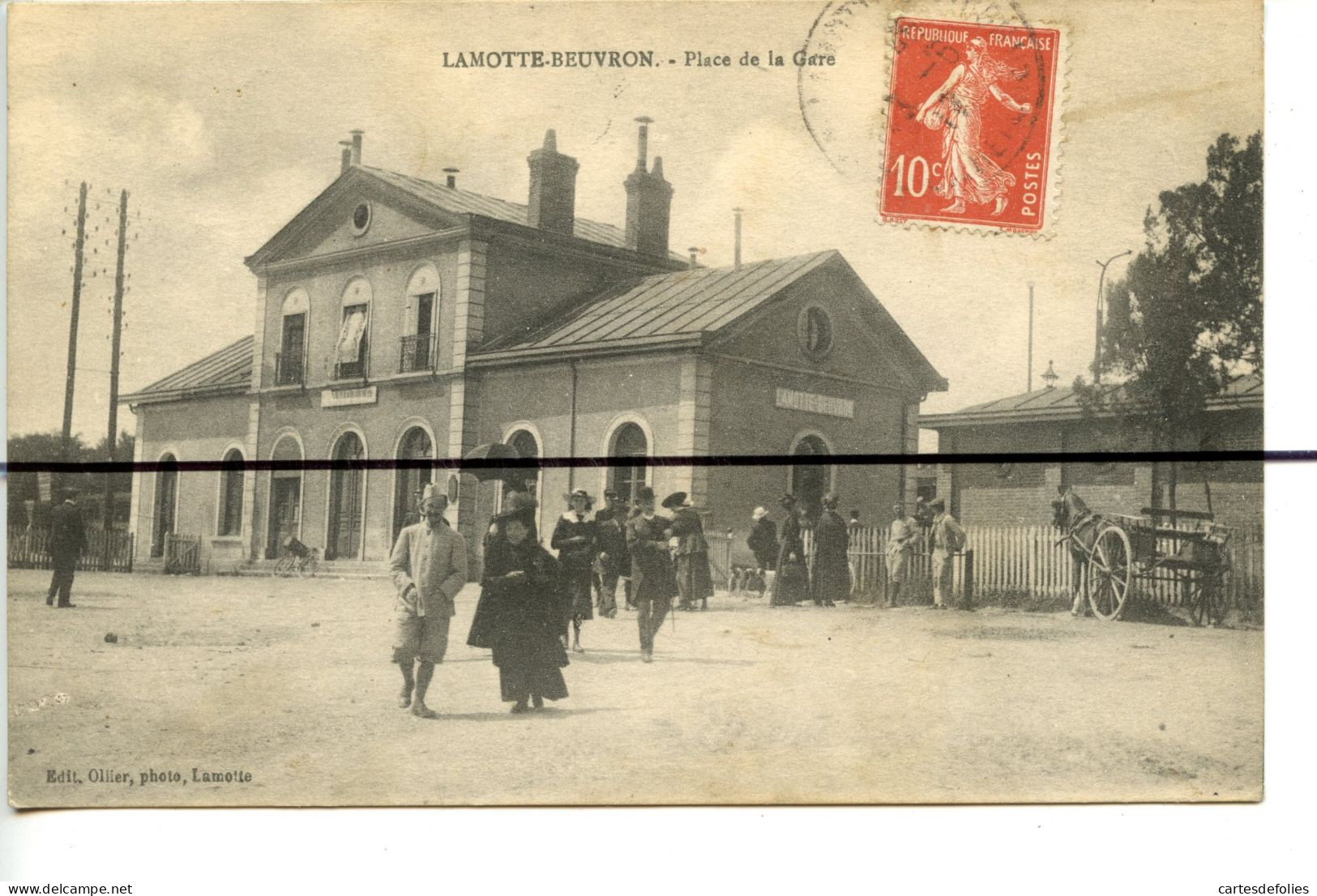 CPA  . D41. La MOTTE BEUVRON . La Place De La Gare. - Lamotte Beuvron