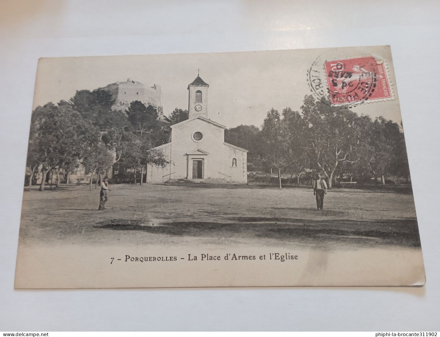 H12/415- La Place D'Armes Et L'église - Porquerolles