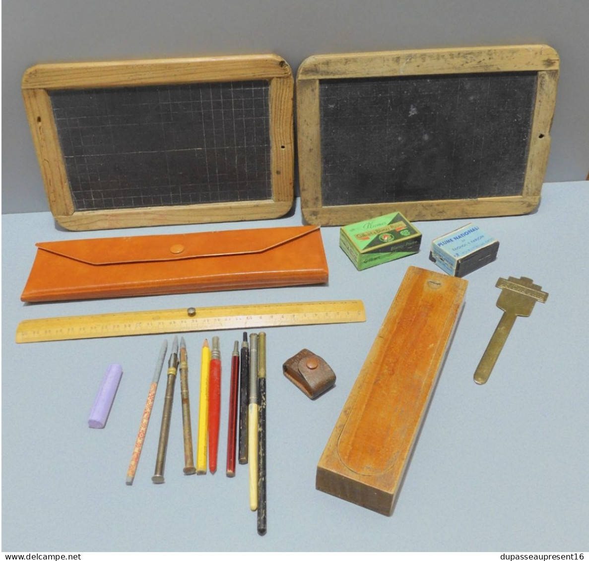 - LOT ECRITURE ANCIEN 2 ARDOISES PLUMIER BOIS & CRAYONS TAILLE CRAYON REGLES   E - Autres & Non Classés