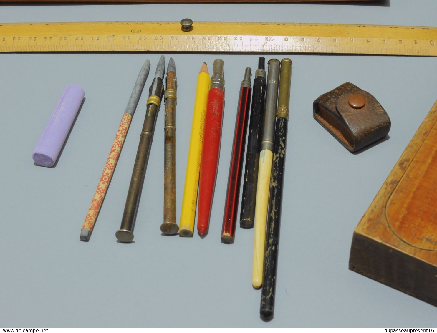 - LOT ECRITURE ANCIEN 2 ARDOISES PLUMIER BOIS & CRAYONS TAILLE CRAYON REGLES   E - Autres & Non Classés