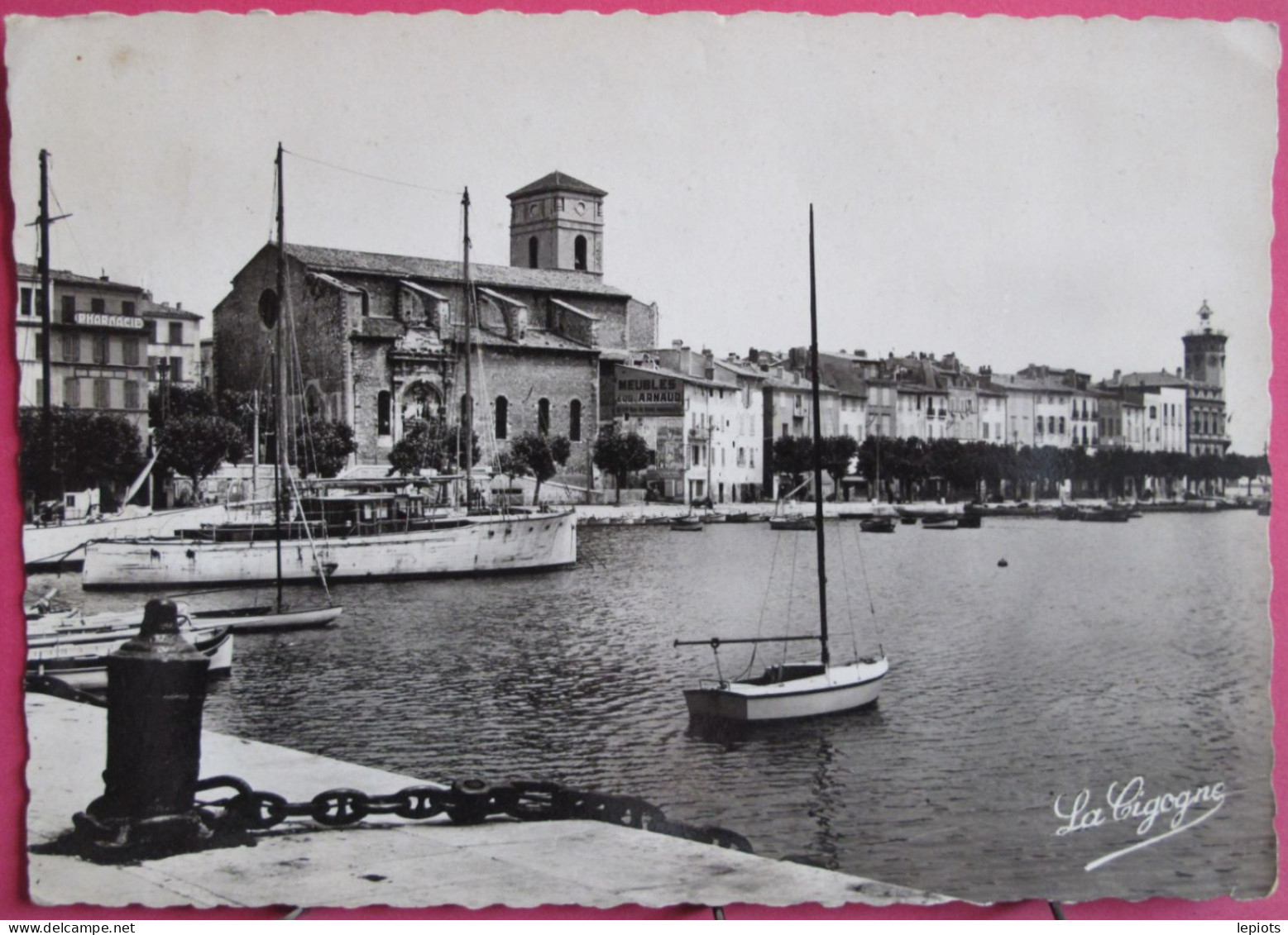 Visuel Très Peu Courant - 13 - La Ciotat - Le Quai Ganteaume Et La Cathédrale - 1946 - La Ciotat