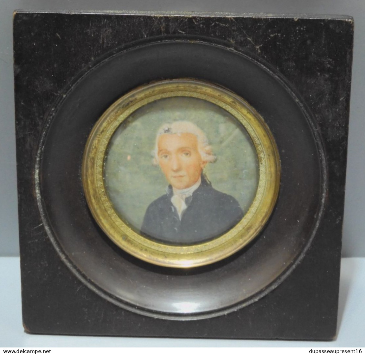 -PORTRAIT MINIATURE HOMME XVIII Signé A.G 1797  Sous Verre Tour Bronze Ciselé    E - Other & Unclassified