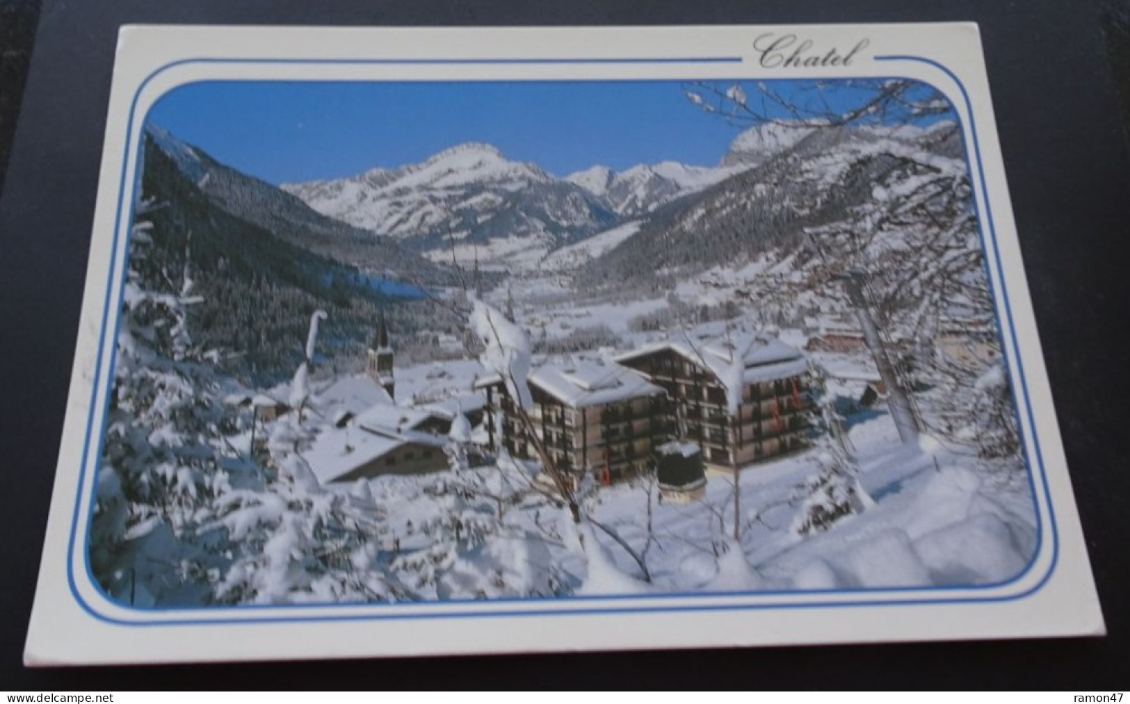 Châtel, Haute-Savoie - Portes Du Soleil - Vue Partielle Du Village; Au Fond, Le Mont Chauffé Et Les Cornettes De Bises - Châtel