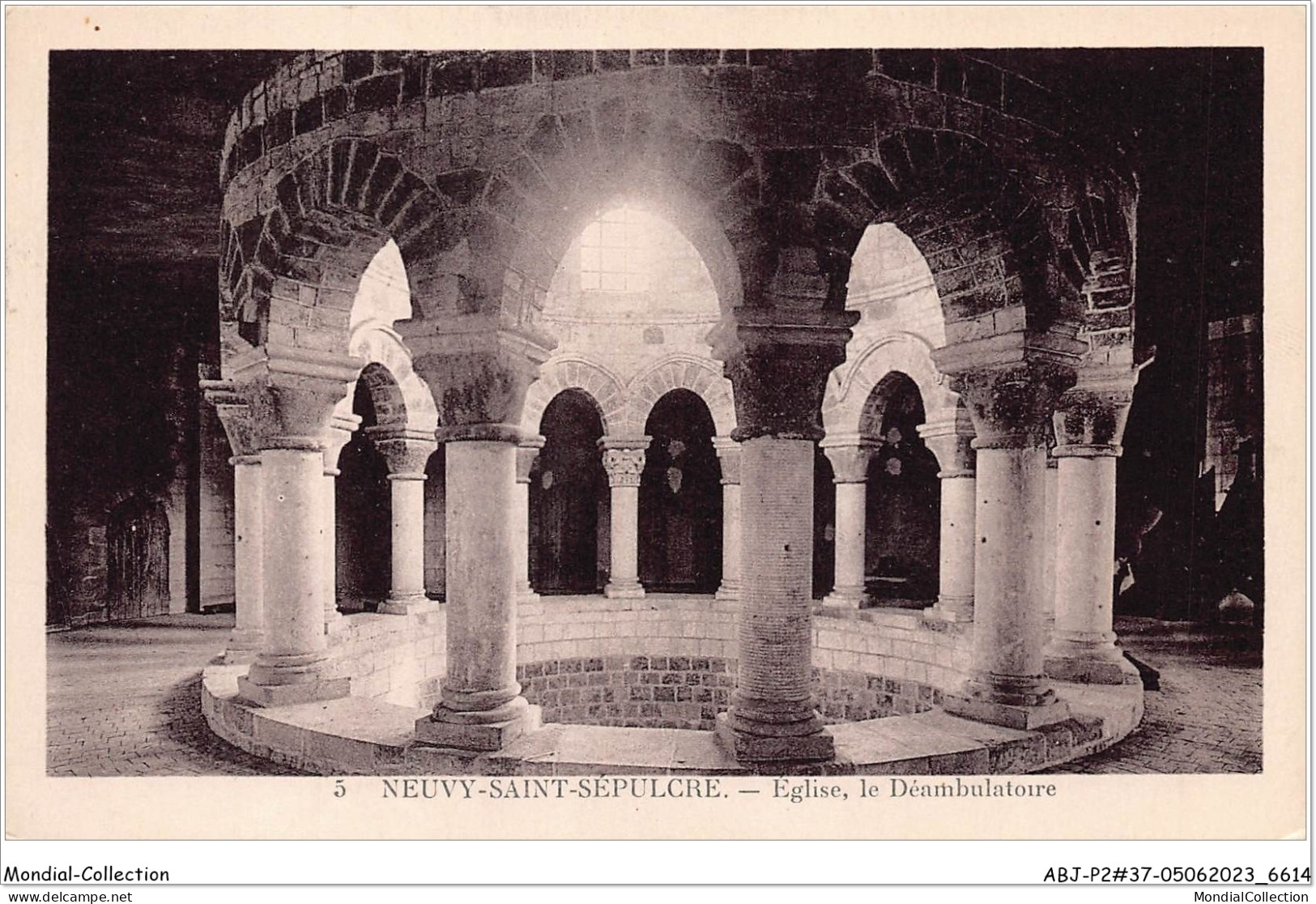 ABJP2-37-0122 - NEUVY-SAINT-SEPULCRE - Eglise - Le Deambulatoire - Neuvy-le-Roi