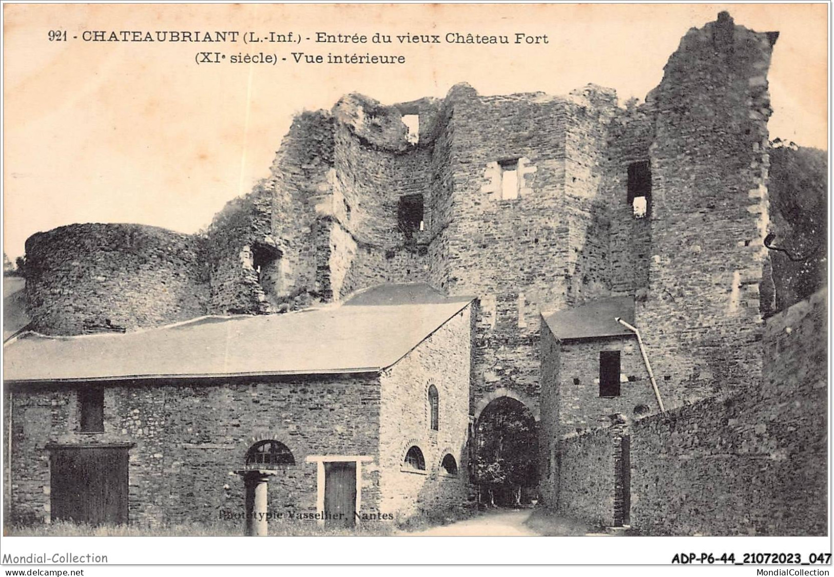 ADPP6-44-0494 - CHATEAUBRIANT - Entrée Du Vieux Château Fort - Vue Intérieure - Châteaubriant
