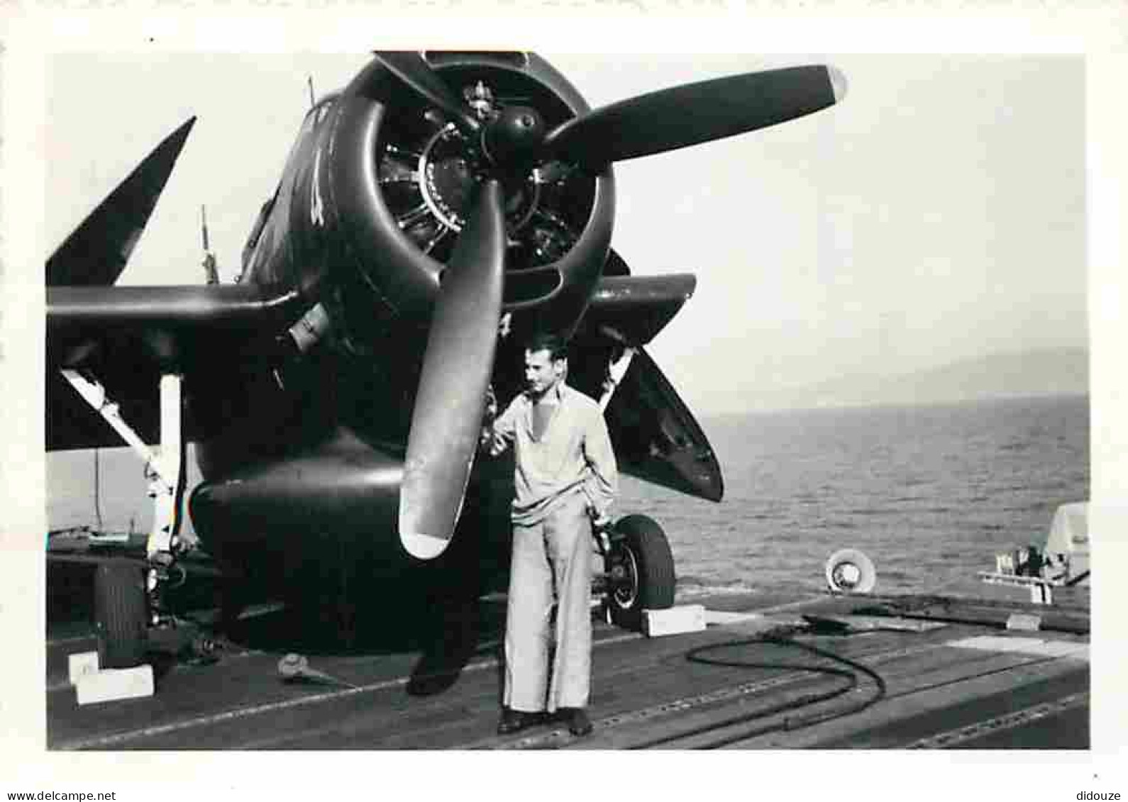 Aviation - Photo D'aviateur Postant Avec Son Avion - Militaria - Photo Vélox - Photographie 88 X 60 Mm - Voir Scans Rect - Aviateurs