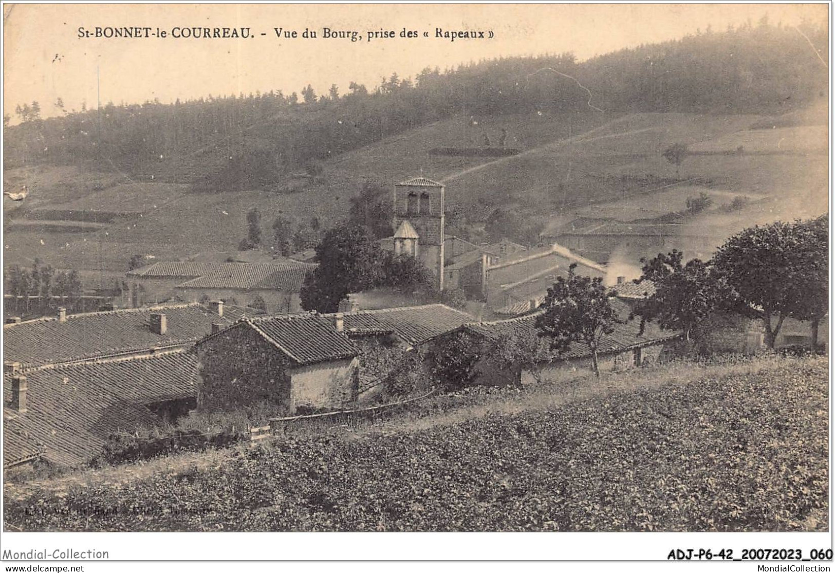 ADJP6-42-0495 - St-BONNET-LE-COURREAU - Vue Du Bourg - Prise Des Rapeaux - Montbrison