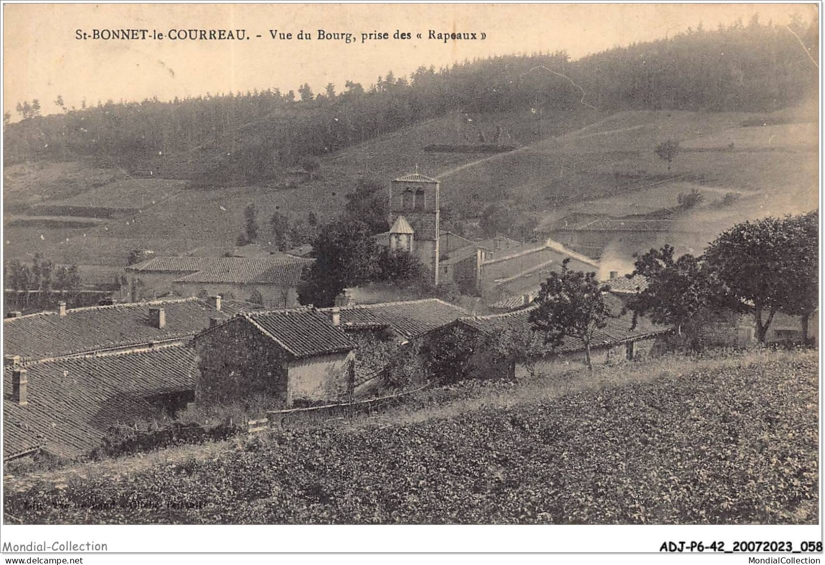 ADJP6-42-0494 - St-BONNET-LE-COURREAU - Vue Du Bourg - Prise Des Rapeaux - Montbrison