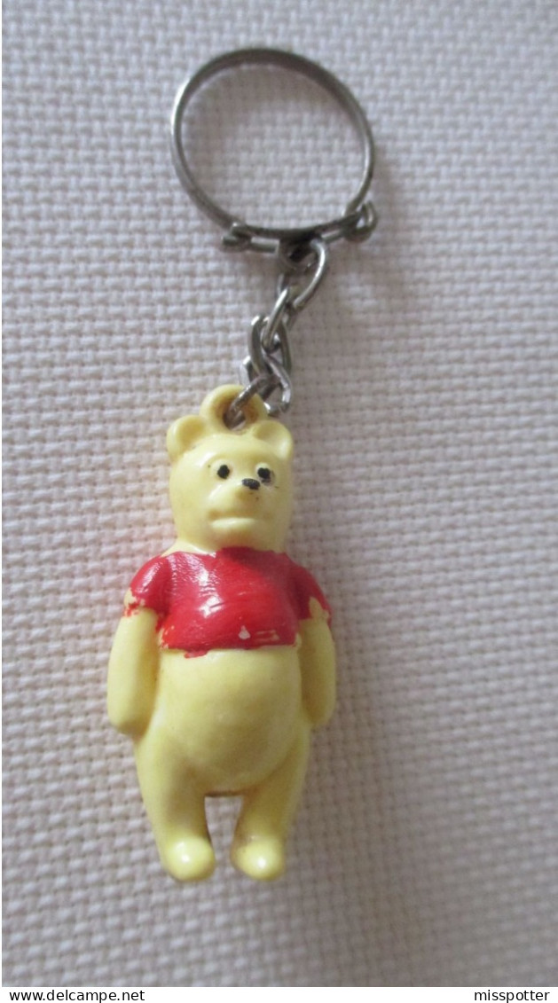 Porte Clé Vintage  Figurine Winnie L'ourson Produits Mir Walt Disney Figurine 4 Cm Haut ( Sans Compter L'attache ) - Key-rings