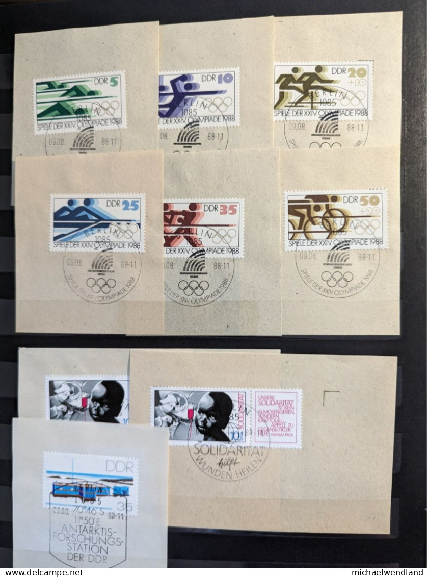 Sehr gut erhaltene Sätze Briefmarken DDR Jahrgänge 1988-89, verschiedene Motive