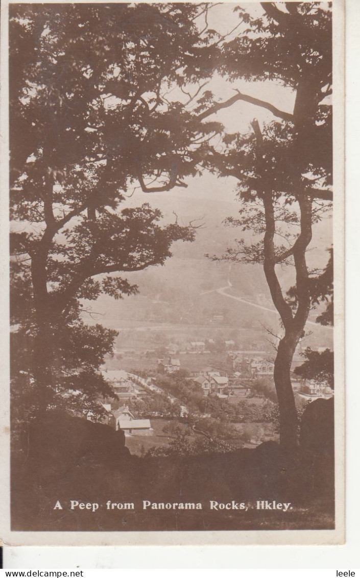 B31. Vintage Postcard. A Peep From Panorama Rocks, Ilkley. Yorkshire - Otros & Sin Clasificación