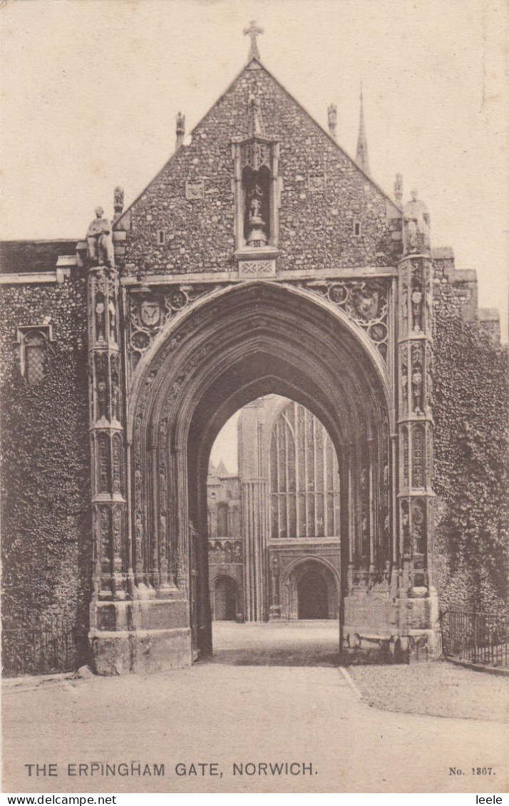 B80. Vintage Postcard. The Erpingham Gate, Norwich, Norfolk - Norwich