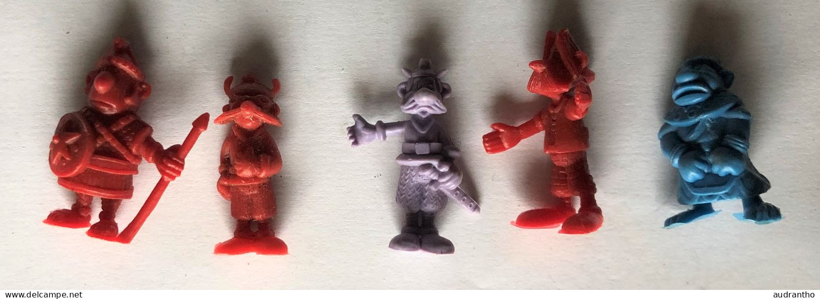 à choisir 3 mini figurines en plastique vintage ASTERIX Dargaud