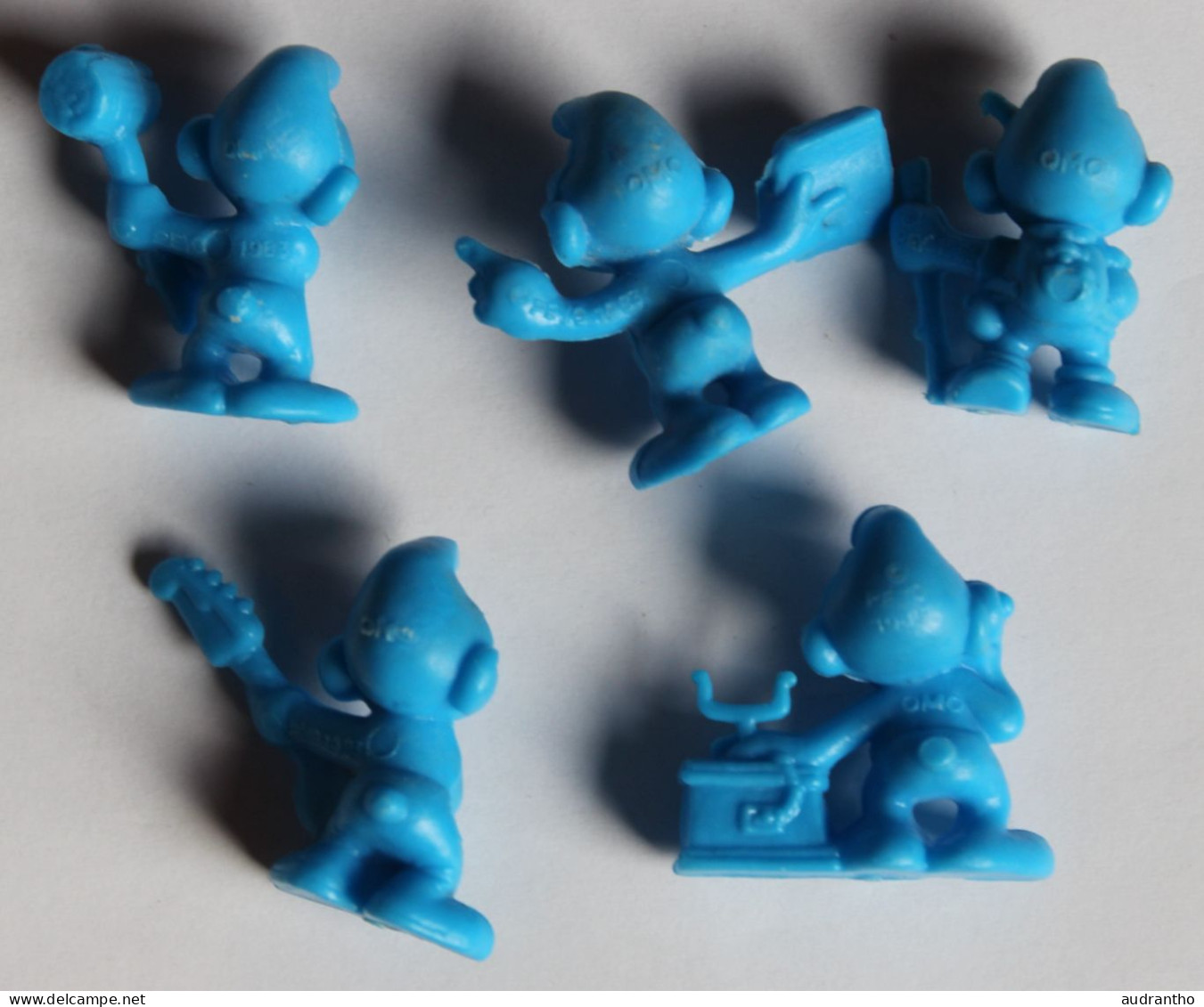 à Choisir 4 Mini Figurines En Plastique Vintage Les Schtroumpfs The Smurfs Lessive OMO - Figurines En Plastique