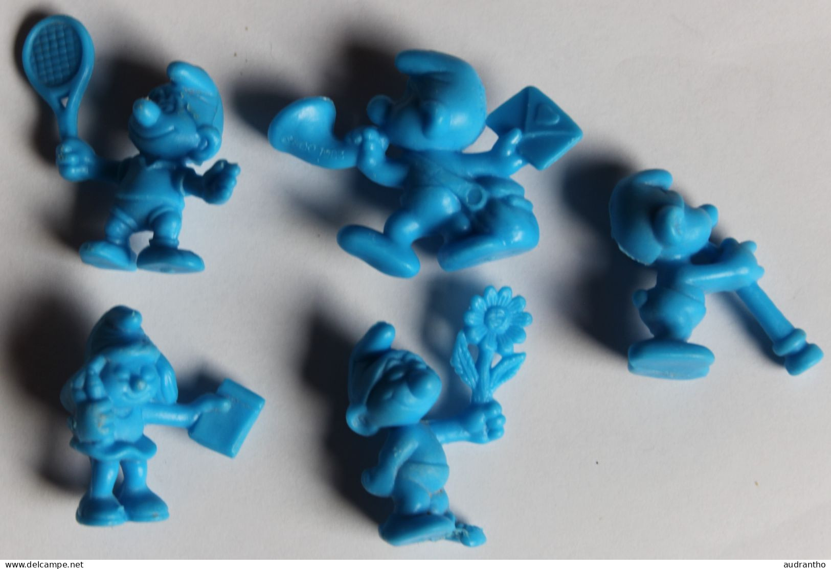 à Choisir 4 Mini Figurines En Plastique Vintage Les Schtroumpfs The Smurfs Lessive OMO - Figurines En Plastique