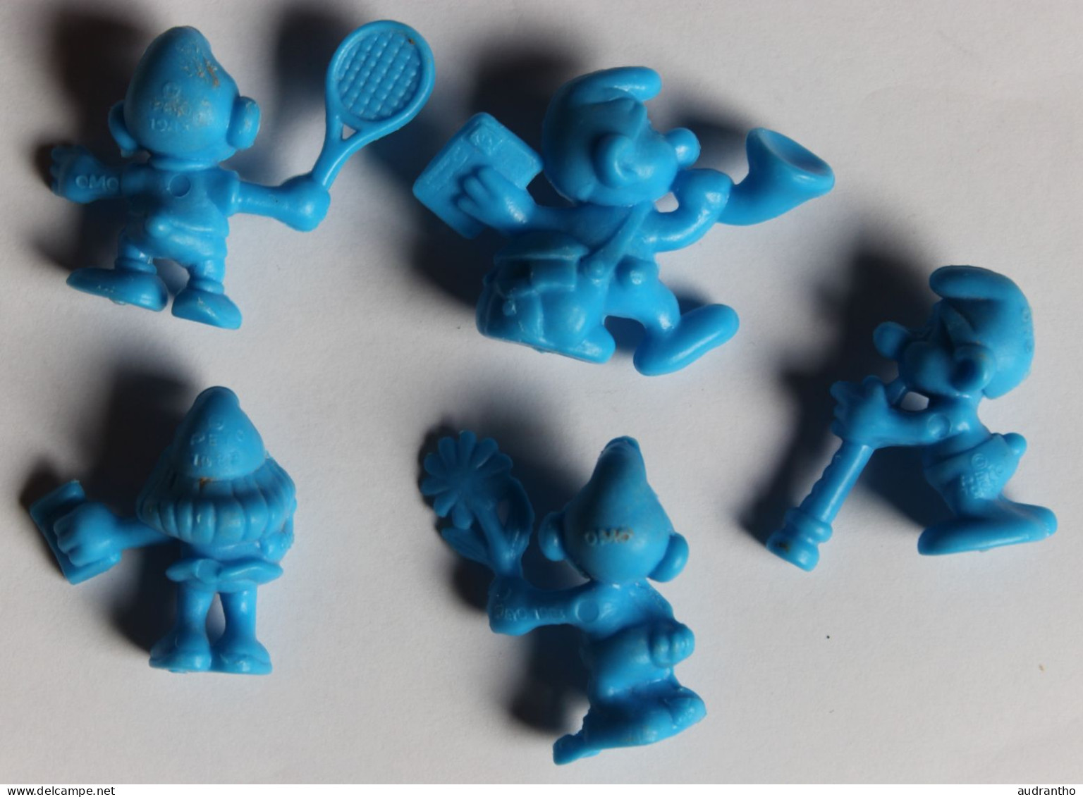 à Choisir 4 Mini Figurines En Plastique Vintage Les Schtroumpfs The Smurfs Lessive OMO - Poppetjes - Plastic