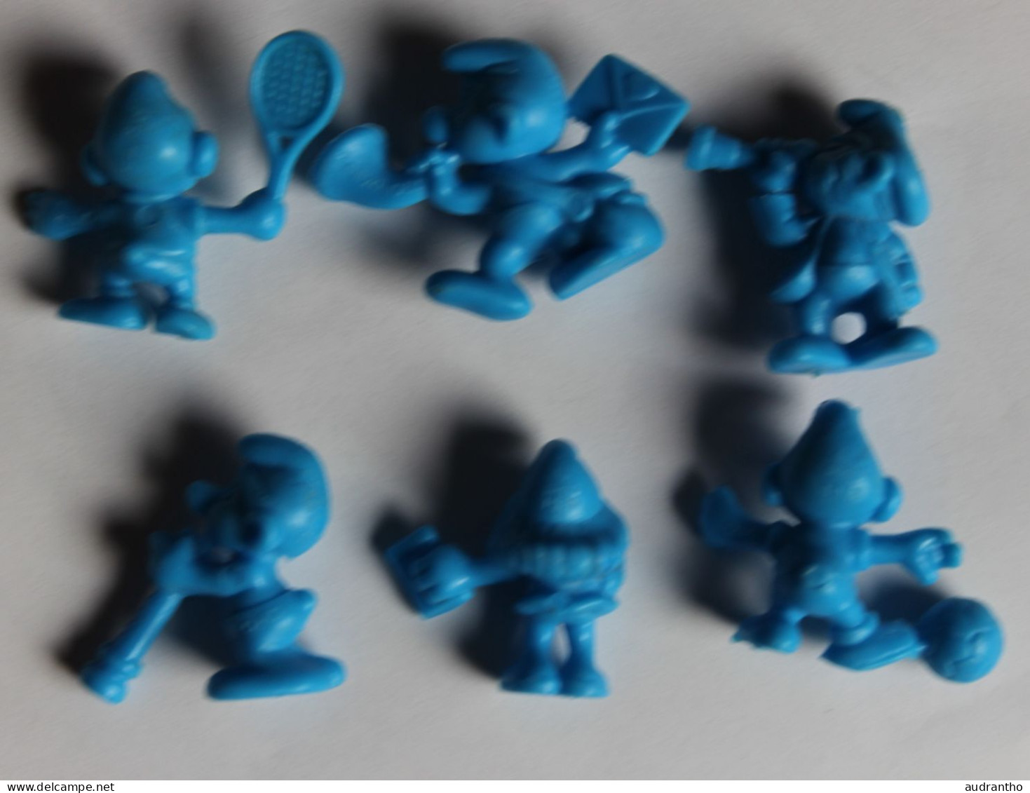 à choisir 4 mini figurines en plastique vintage Les Schtroumpfs The Smurfs lessive OMO