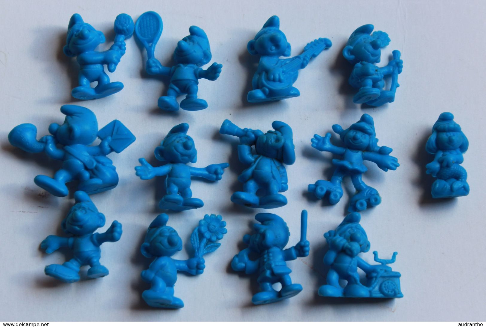 à choisir 4 mini figurines en plastique vintage Les Schtroumpfs The Smurfs lessive OMO