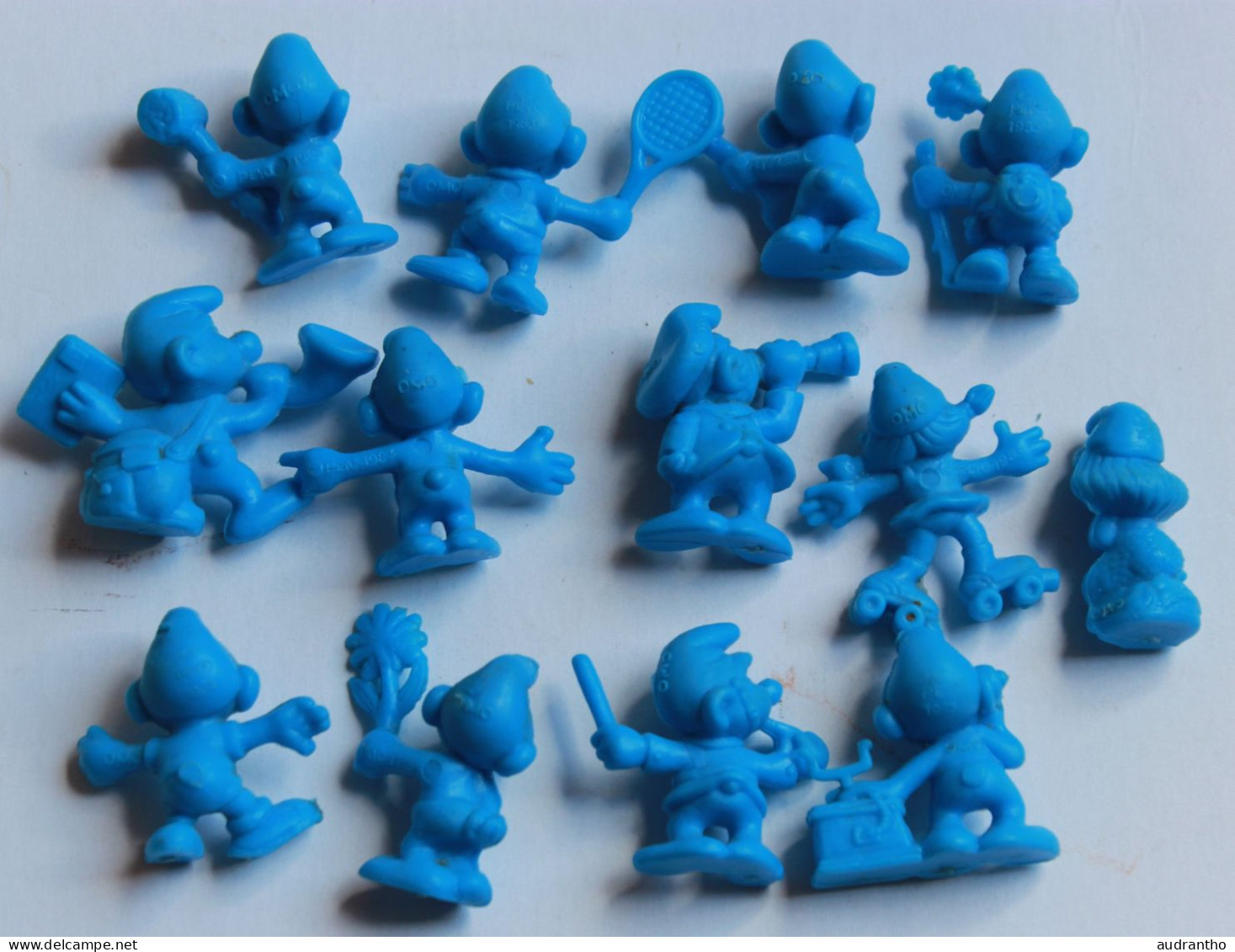 à choisir 4 mini figurines en plastique vintage Les Schtroumpfs The Smurfs lessive OMO