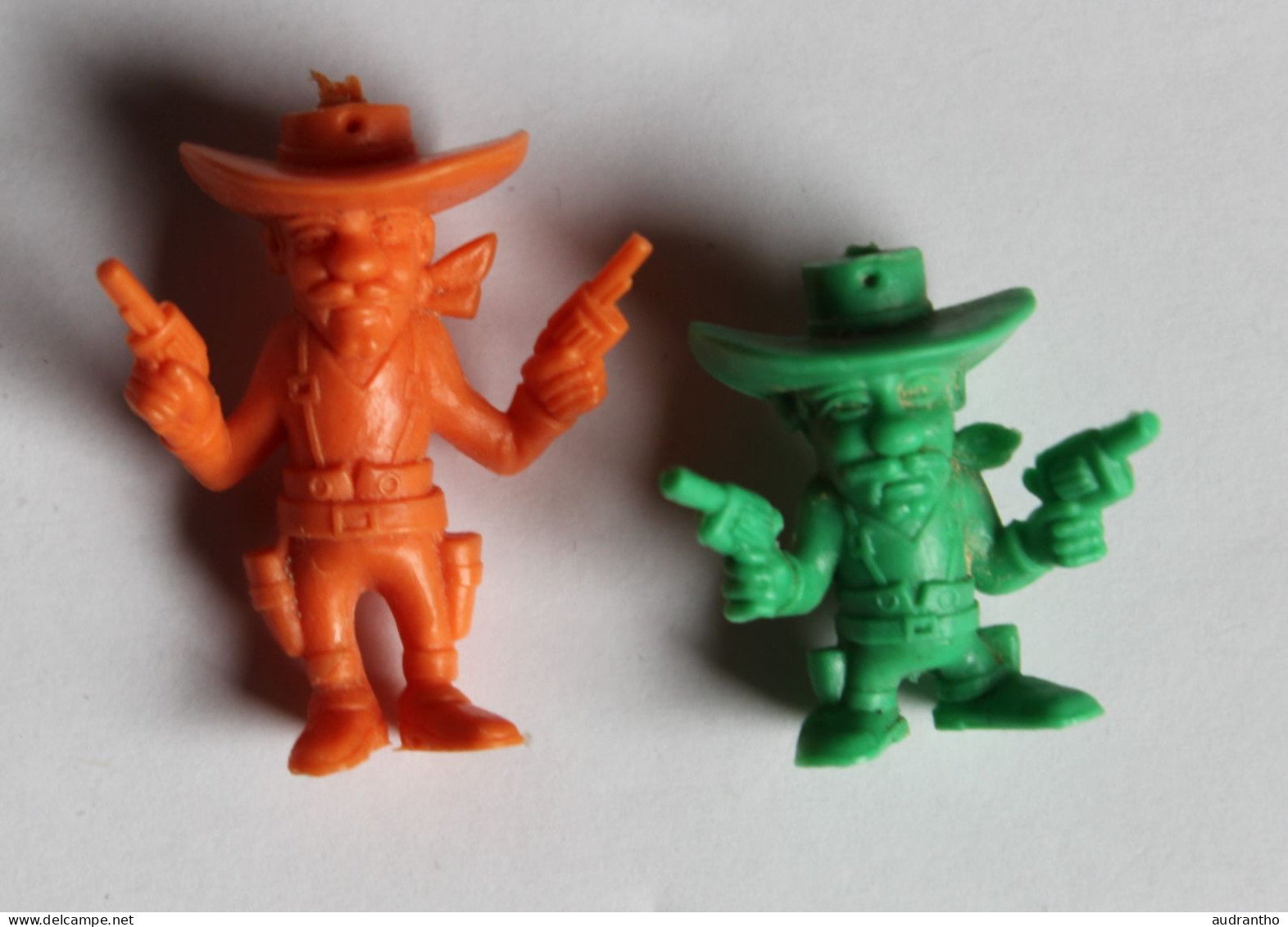 à choisir 3 mini figurines en plastique vintage Lucky Luke Les Daltons Dargaud La Roche Aux fées