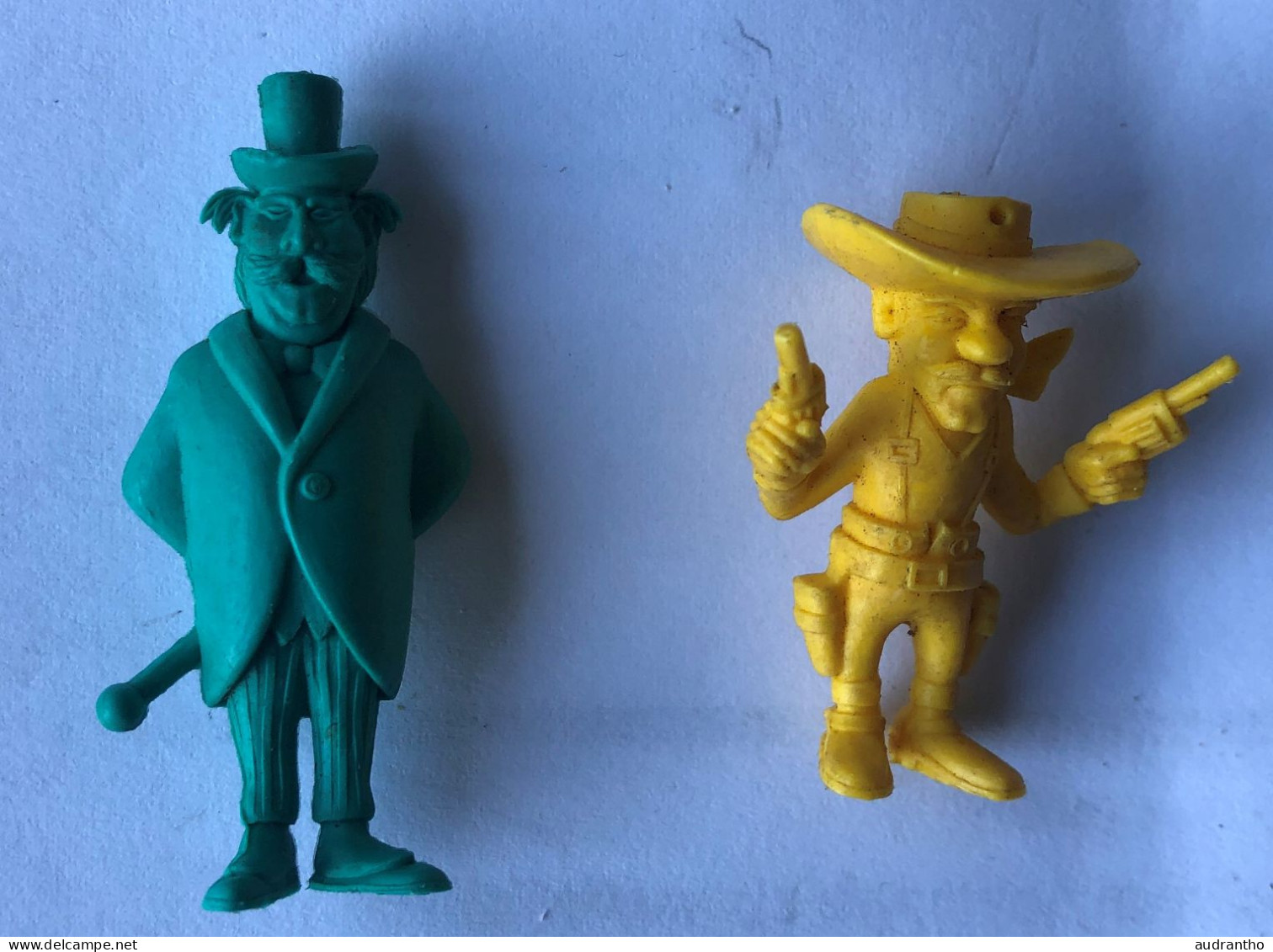 à choisir 3 mini figurines en plastique vintage Lucky Luke Les Daltons Dargaud La Roche Aux fées