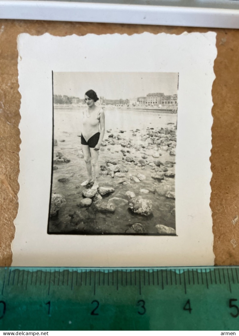 Réal Photo Pin-up Plage Une Femme Sur La Plage - Pin-up