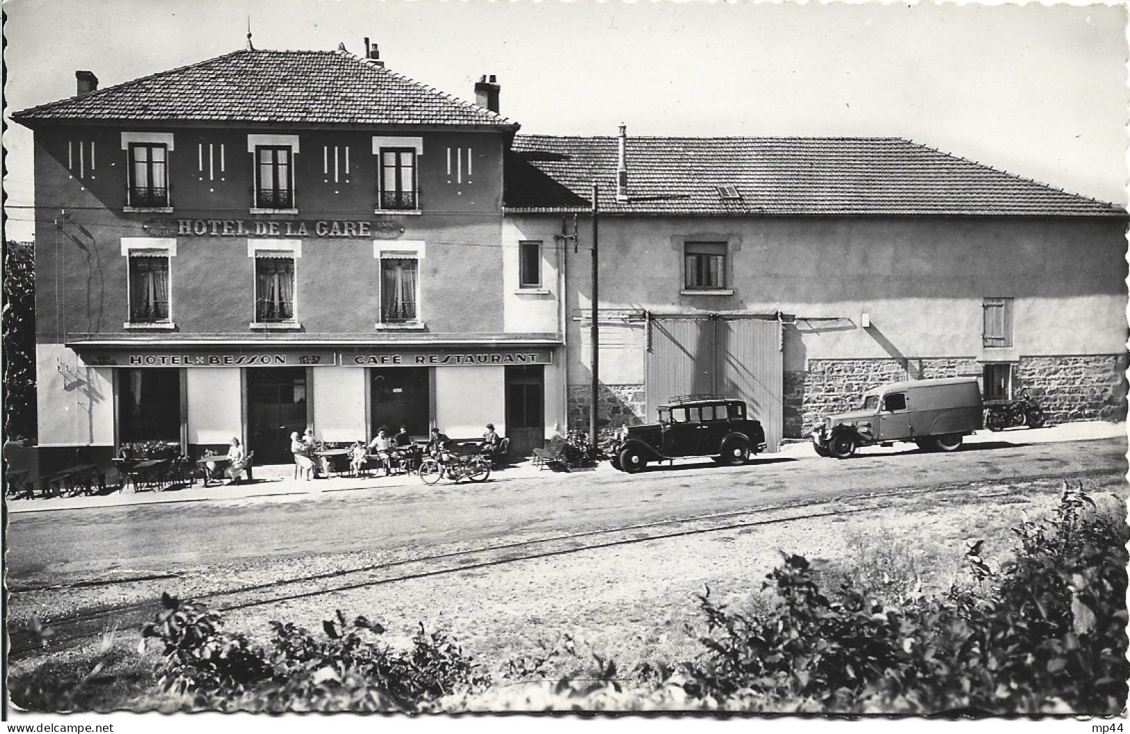 1D  ---  69  VAUGNERAY  Hôtel De La Gare Besson,propriétaire - Vaux-en-Velin