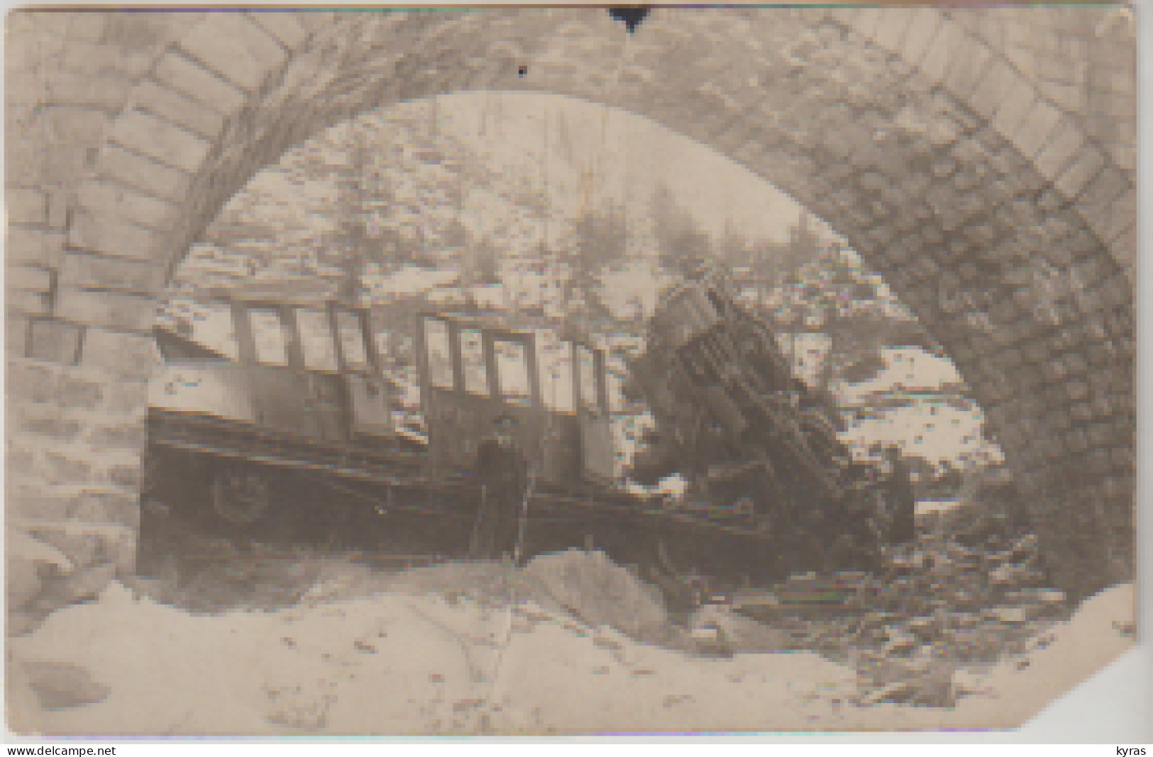 Carte-Photo (Non Datée, Non Située) CATASTROPHE FERROVIAIRE CM 21  (vue Sous Une Arche /Paysage Neigeux) - Disasters