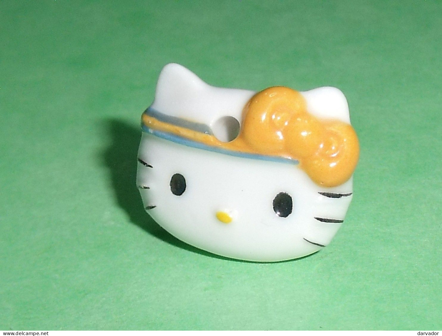 Fèves / Fève / Films / BD / Dessins Animés : Hello Kitty , Les Pendentifs 2014 P 43 , Noeud Jaune   T41 - Dessins Animés