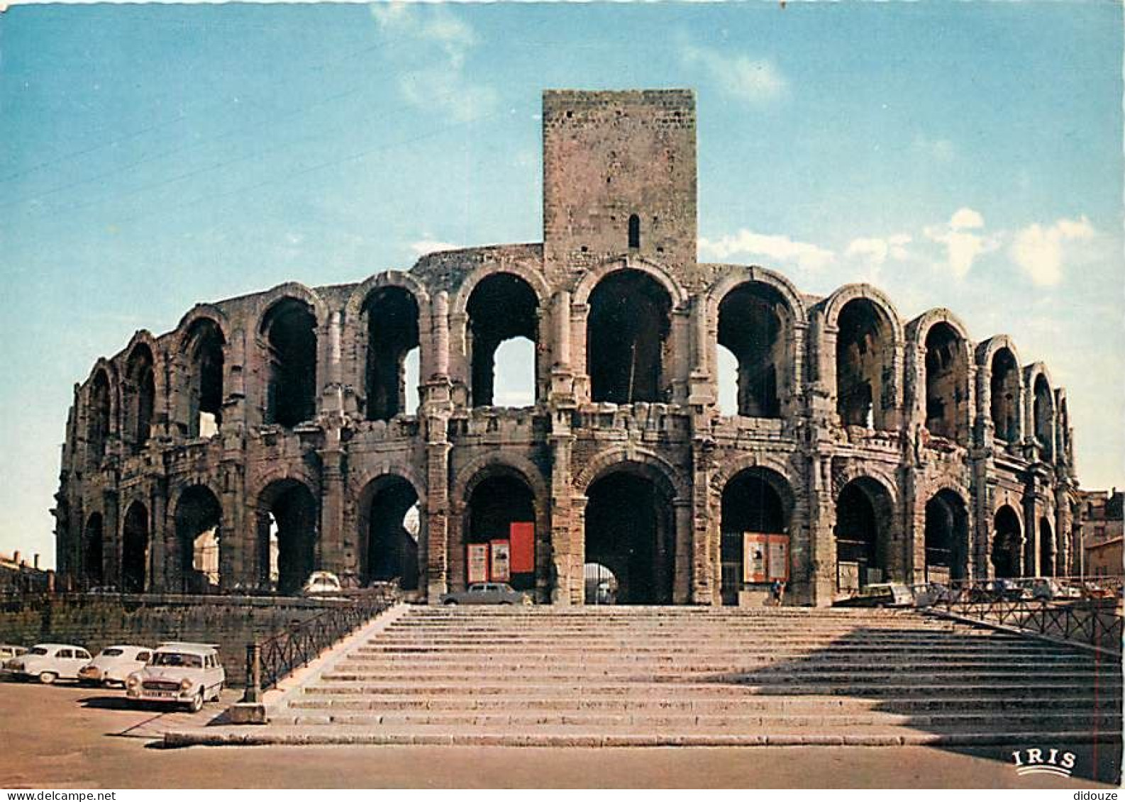 Automobiles - Arles - Les Arènes - CPM - Voir Scans Recto-Verso - Passenger Cars