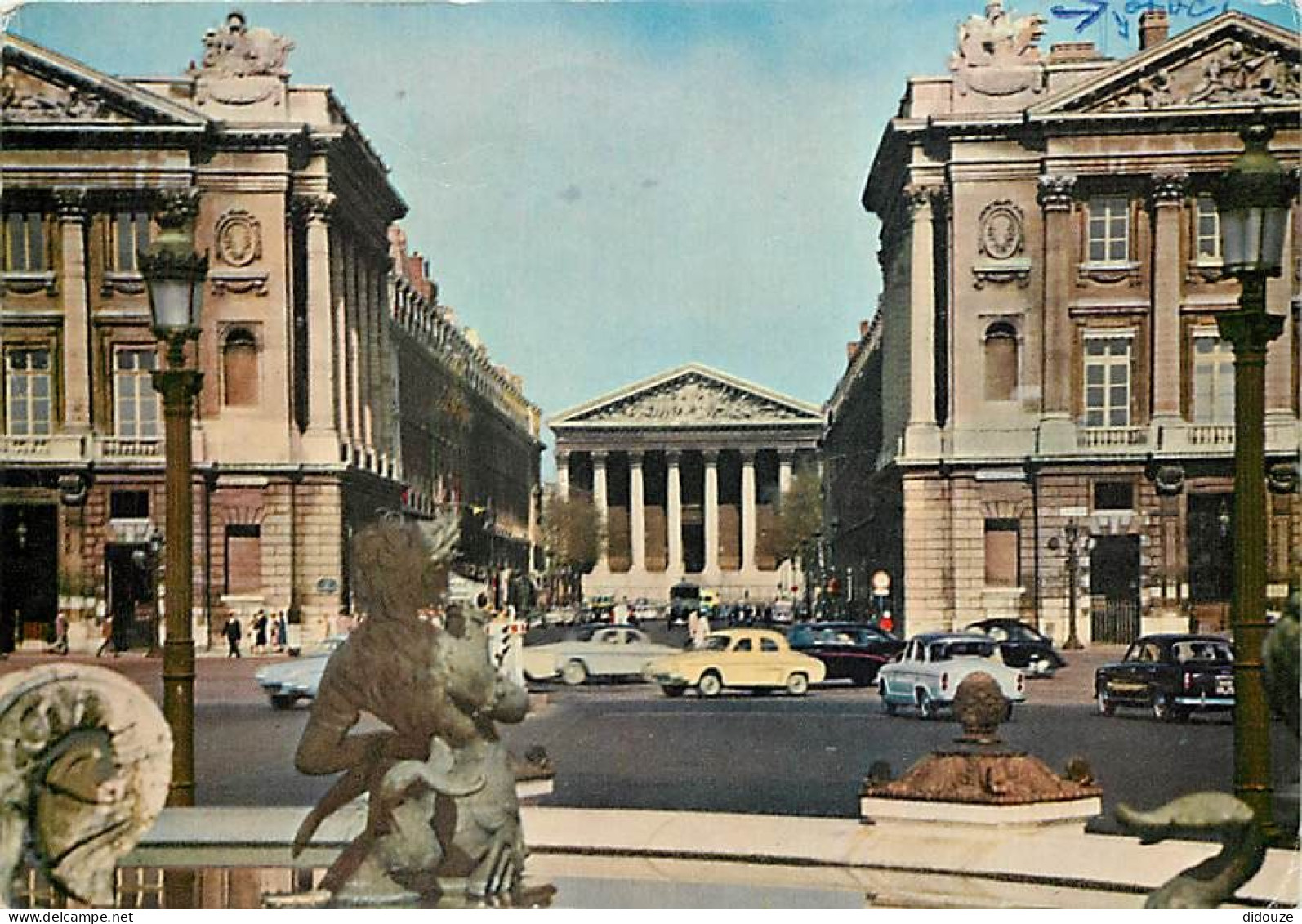 Automobiles - Paris - La Rue Royale Et L'église De La Madeleine - CPM - Voir Scans Recto-Verso - Passenger Cars