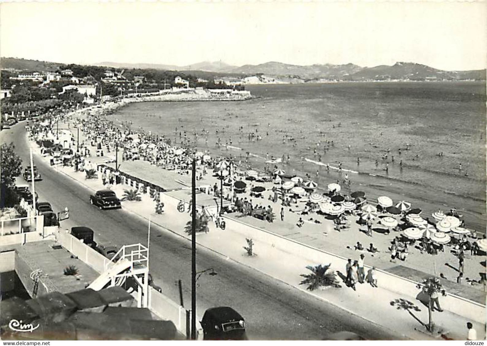 13 - La Ciotat - La Plage - Animée - Scènes De Plage - Automobiles - CPSM Grand Format - Carte Neuve - Voir Scans Recto- - La Ciotat