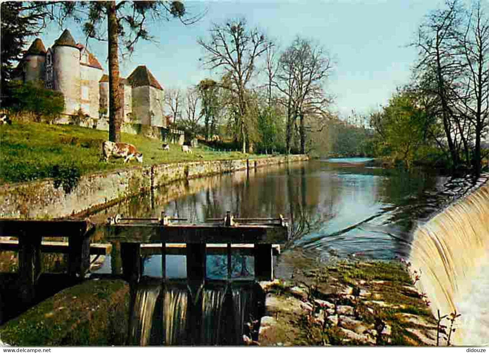 86 - La Trimouille - Le Château De La Rivière - Vaches - CPM - Voir Scans Recto-Verso - La Trimouille