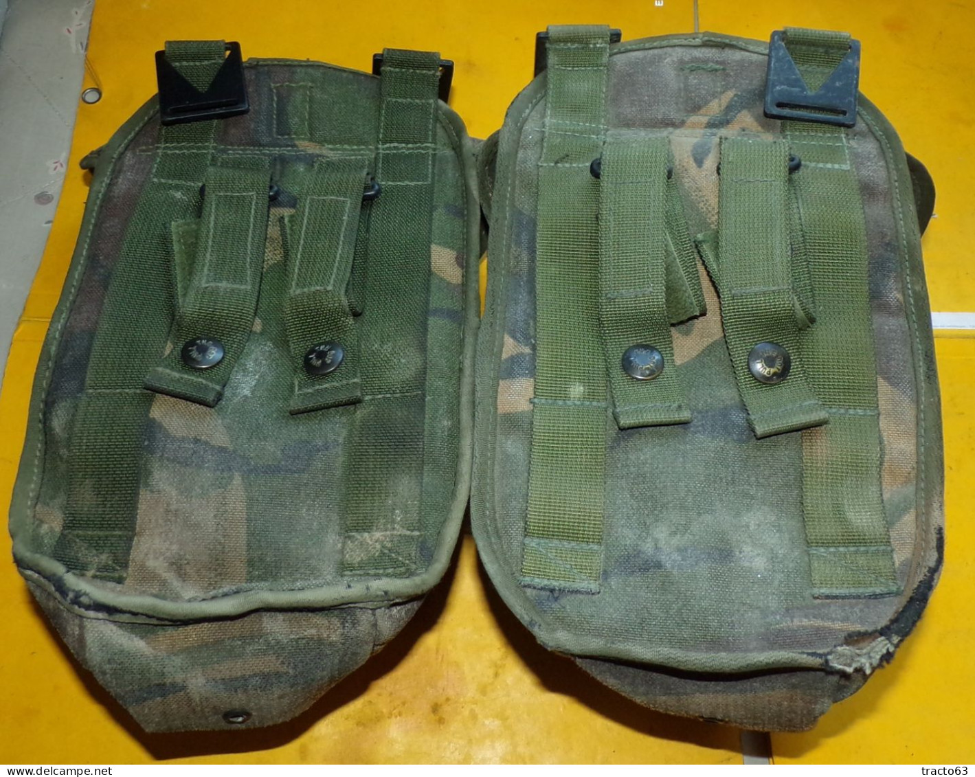 LOT DE 2 POCHES POUR GILET DE COMBAT  DE L'ARMEE ANGLAISE CAMOUFLAGE FEUILLAGE , FABRICATION DE 2000  , POIDS 0,600 KILO - Ausrüstung