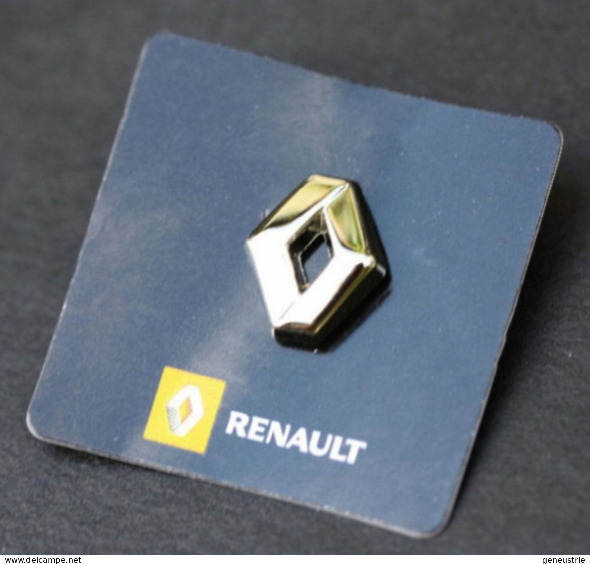 Pin's Officiel Logo "Renault" Dans Son Encart Et Emballage D'origine - Automobile - Epinglette - Renault