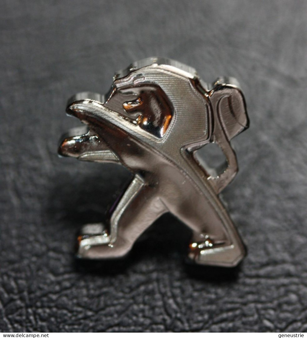 Pin's Officiel Nouveau Logo Lion Automobiles Peugeot - PSA - Peugeot