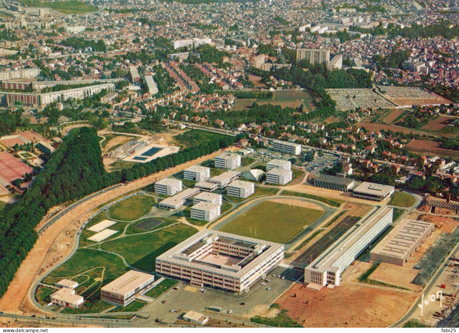 CHATENAY MALABRY L ECOLE CENTRALE DES ARTS ET MANUFACTURES ET LA RESIDENCE DES ELVES INGENIEURS - Chatenay Malabry