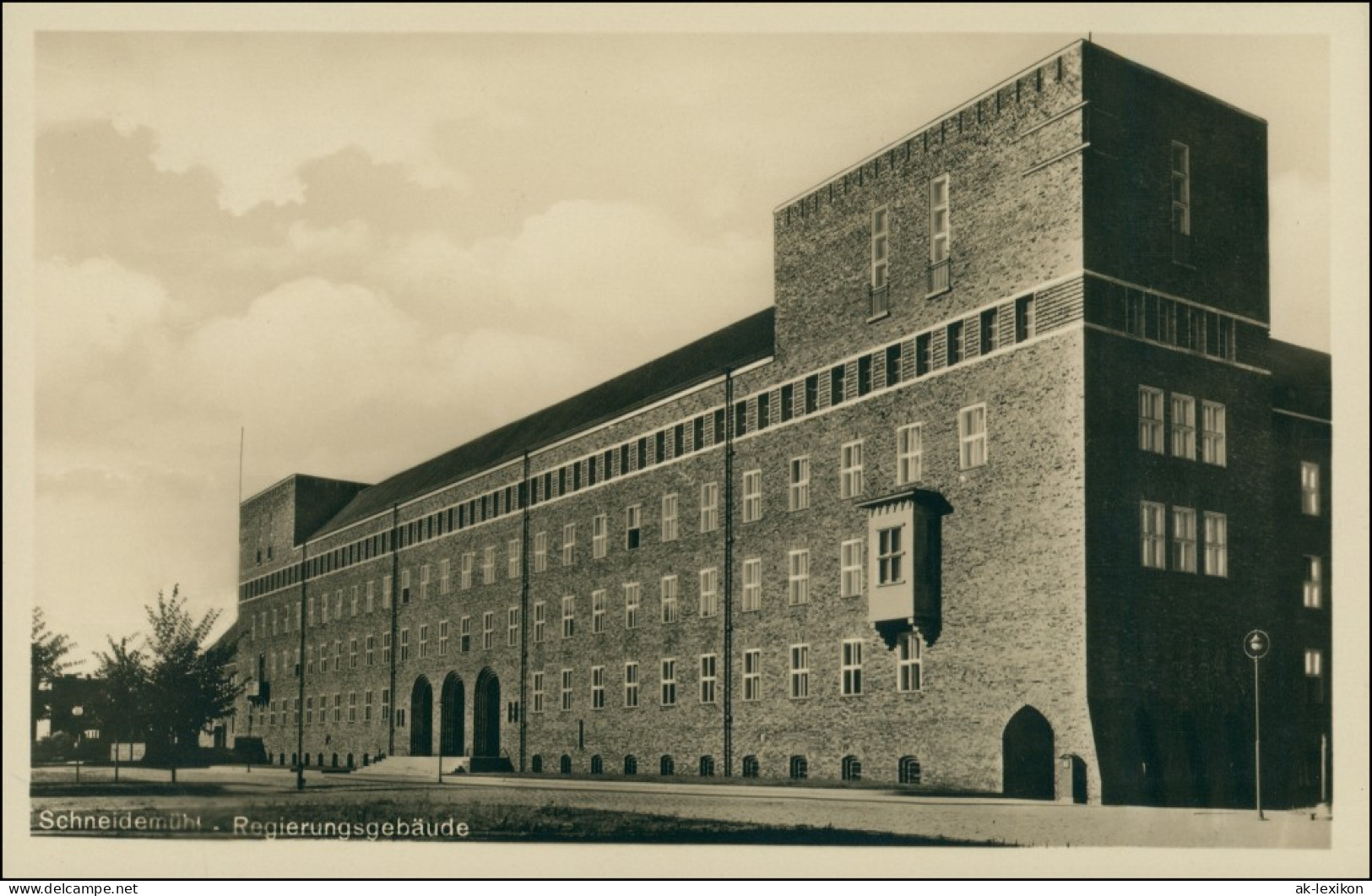 Postcard Schneidemühl Pi&#322;a (miasto) Regierungsgebäude 1930 - Pologne