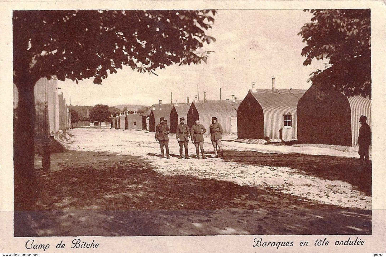 *CPA - 57 - BITCHE - Le Camp - Baraque En Tôle Ondulée - Bitche