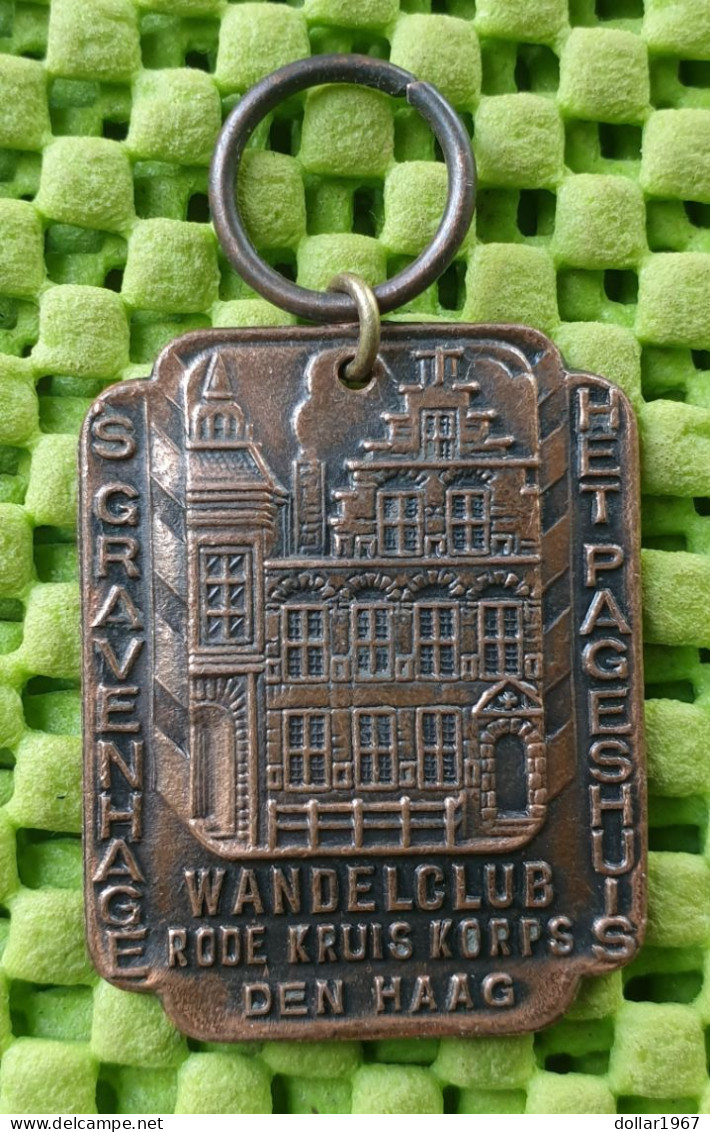 Medaile :  Wandelclub Rode Kruis Korps Den Haag.  / S Gravenhage   -  Original Foto  !!  Medallion  Dutch - Altri & Non Classificati