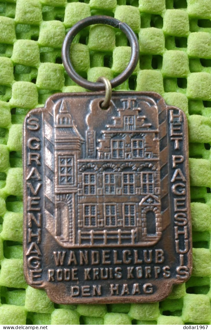 Medaile :  Wandelclub Rode Kruis Korps Den Haag.  / S Gravenhage   -  Original Foto  !!  Medallion  Dutch - Other & Unclassified