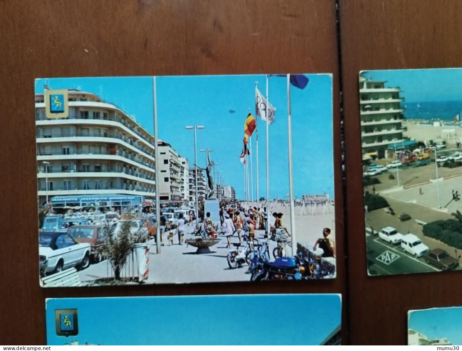 Lot 22 cartes de Canet Plage toutes avec voitures automobile 2CV Renault 16 Peugeot Opel  petit train etc