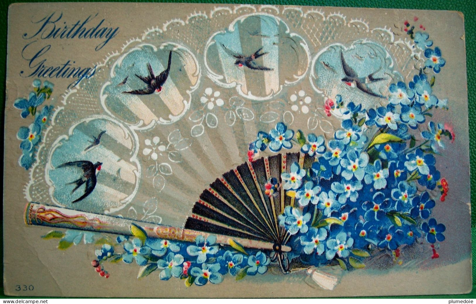 CPA  Gaufrée FLEURS MYOSOTIS BEL EVENTAIL AUX OISEAUX HIRONDELLES ,1910 , FAN & BIRDS & FLOWERS Embossed OLD PC - Fiori