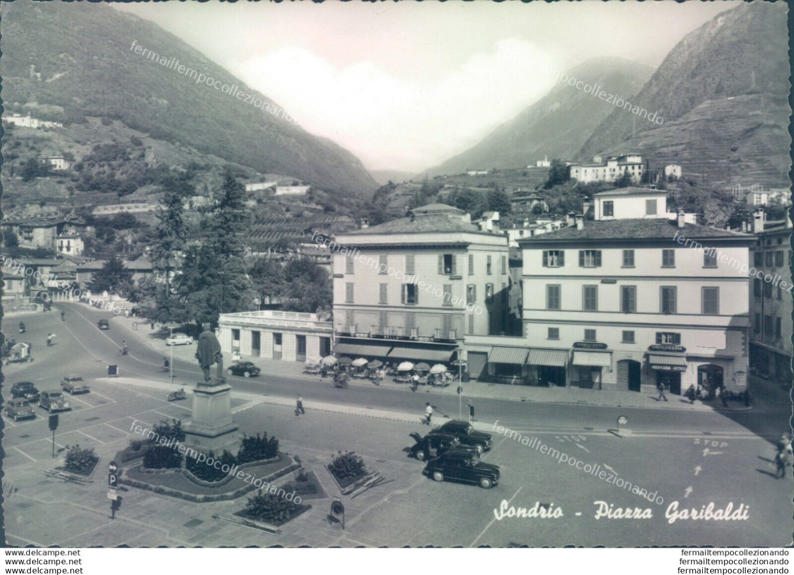 D126 - Cartolina Sondrio Citta'  - Piazza Garibaldi - Sondrio